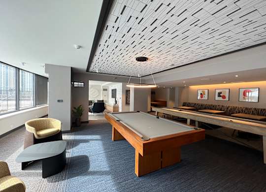 A room with a pool table and a shuffleboard table at Kingsbury Plaza, IL, 60654