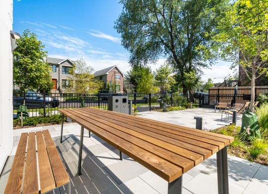 the preserve at ballantyne commons community picnic table and seating area