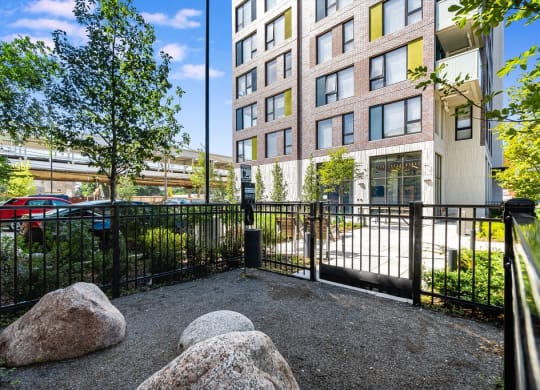 the preserve at ballantyne commons apartments courtyard and building with large rocks