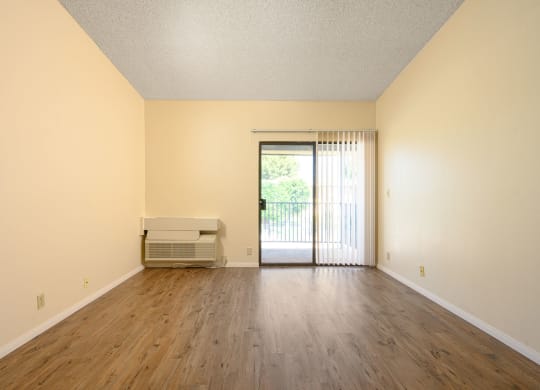 the preserve at ballantyne commons apartment living room at Park Columbia Apts, Hemet, CA 92544