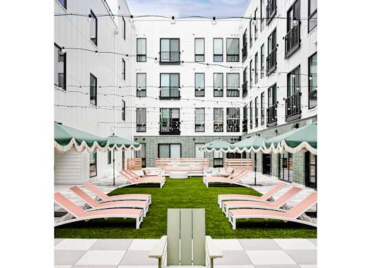 Outdoor Courtyard at The Artisan at 39th in Omaha, NE