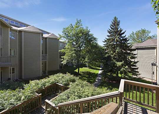MacLaren Hill Apartments in St. Paul, MN Deck Views