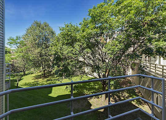 MacLaren Hill Apartments in St. Paul, MN Balcony