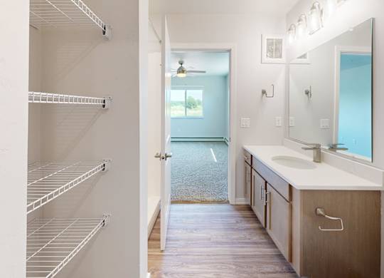 2 Bed / Bath (Bathroom)