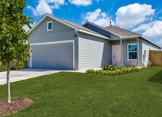 Linea Stillwater Rental Homes Model Home Exterior and Driveway