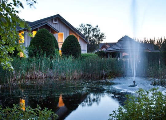 Grandridge Place Apartments Grounds and Fountain