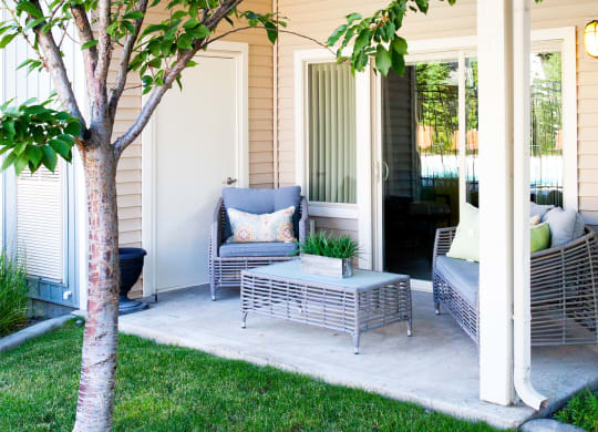 Island View Apartments Backyard Patio