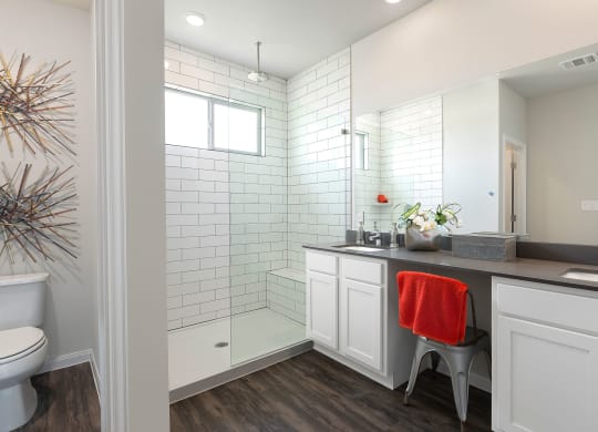 Rivers Edge Apartments Stand-up Showers