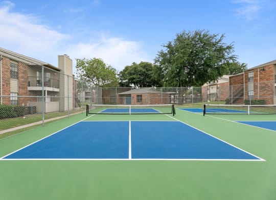 this is a photo of the tennis court at harvard heights apartments in dallas, tx