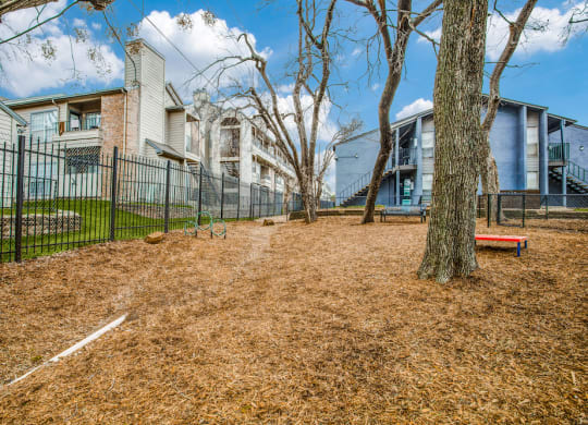 additional photo for property listing at chic digs with room to stretch out in the village 22 car