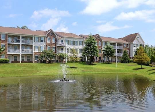 A large building with a fountain in front of it.