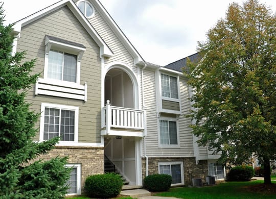 Apartment Exterior at Westlake Apartments, Michigan