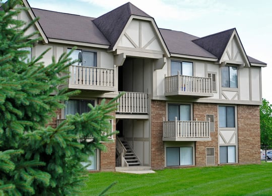 Green Surroundings at Rivers Edge Apartments, Michigan, 48327