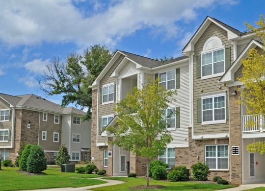 Vibrant Green Community at Killian Lakes Apartments and Townhomes, Columbia, SC, 29203