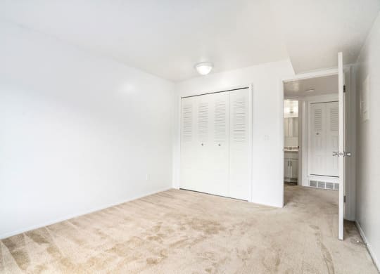 bedroom with closet doors at Apple Ridge Apartments, Michigan, 49534