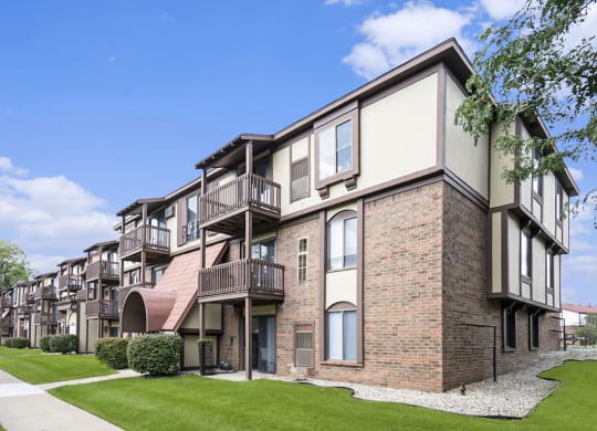 well maintained building and grounds at Apple Ridge Apartments, Michigan, 49534