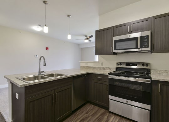 Modern Kitchen with Stainless Steel Appliances at Chase Creek Apartment Homes, Huntsville, AL, 35811