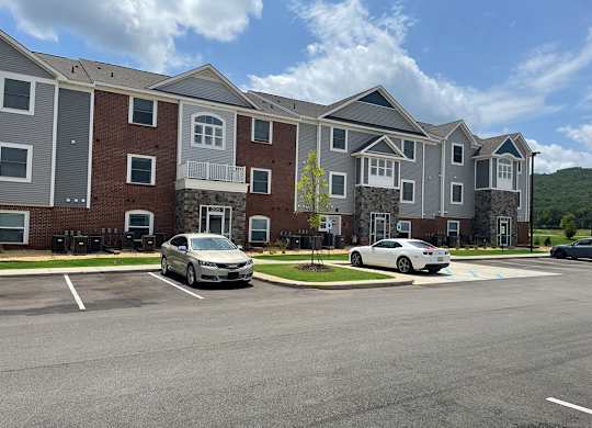 A modern apartment building at Chase Creek Apartment Homes, Huntsville, 35811