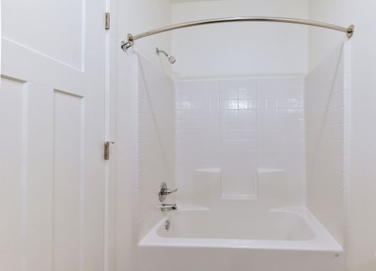 Tub/Shower Combination at Dodson Pointe Apartment Homes, Rogers, AR, 72758