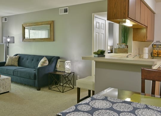 Living Area at Windemere Apartments, Farmington Hills, 48335