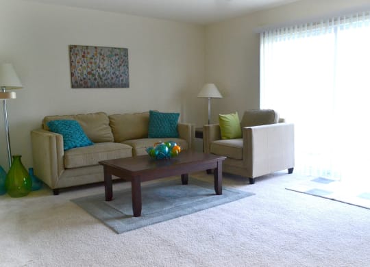 Living Room at LakePointe Apartments, Ohio 45103
