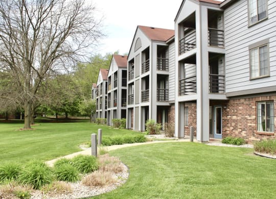 Exterior Rear of Building at Emerald Park Apartments in Kalamazoo, MI 49001