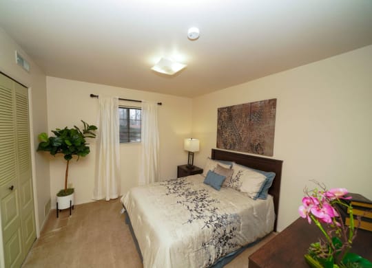 Large Comfortable Bedrooms at Emerald Park Apartments, Kalamazoo