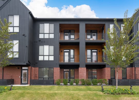 Building Exterior View at Uptown Square Apartments, Troy, 48083