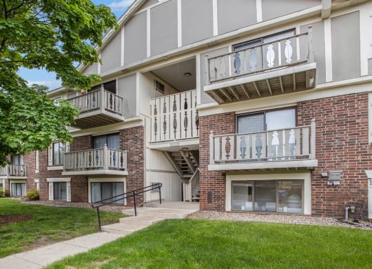 our apartments have a spacious courtyard at Fairlane Apartments in Springfield, MI