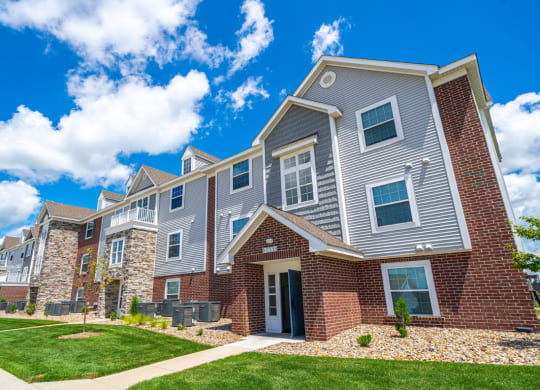 Exterior Property Design at Fieldstream Apartment Homes, Ankeny