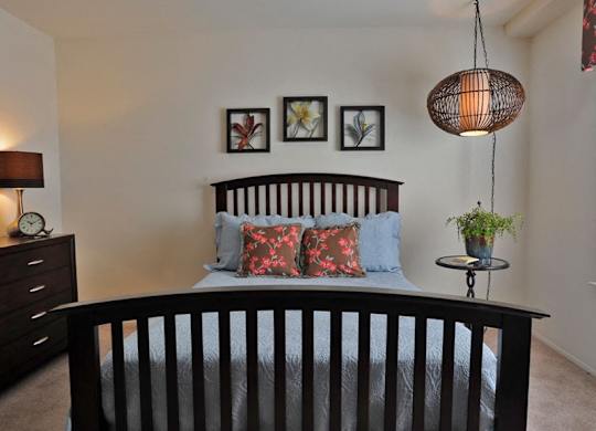 Bedroom at Fox Pointe Apartments, East Moline, 61244
