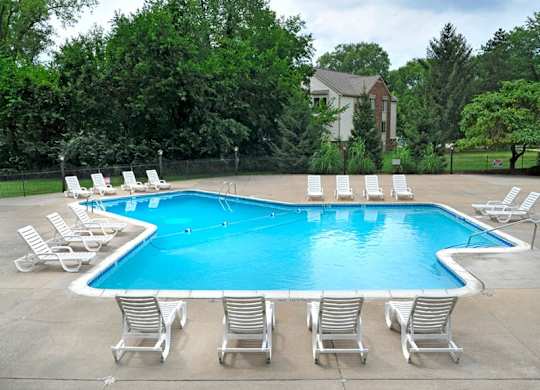 Swimming Pool and Sundeck at Fox Pointe Apartments, East Moline, Illinois