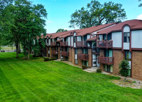 Lush Green Outdoor Spaces at Glen Oaks Apartments, Muskegon, 49442