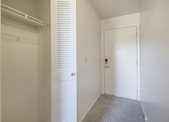 entry way with closet at Gull Prairie/Gull Run Apartments and Townhomes, Kalamazoo, MI