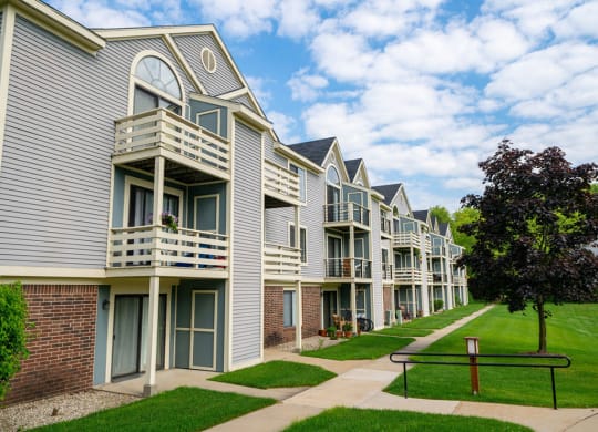 Property Exterior at Hurwich Farms Apartments, South Bend, IN, 46628