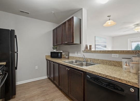 Huron Kitchen at River Hills Apartments, Fond du Lac