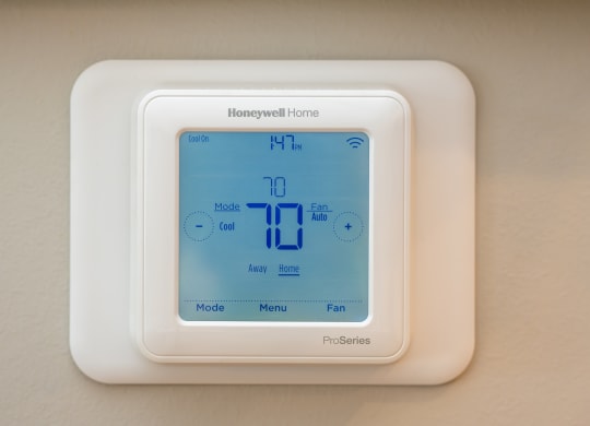 a thermostat on a hotel room wall at Ironwood Flats, Brandon, 33511