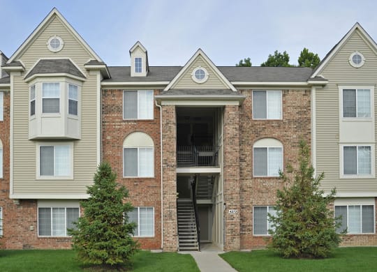 Exterior at LakePointe Apartments, Batavia, 45103