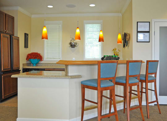 Breakfast Bar at LakePointe Apartments, Batavia, OH