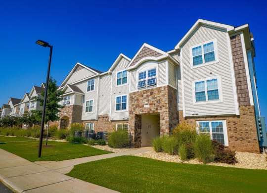 Exquisitely Maintained Grounds at Limestone Creek Apartment Homes, Madison, AL
