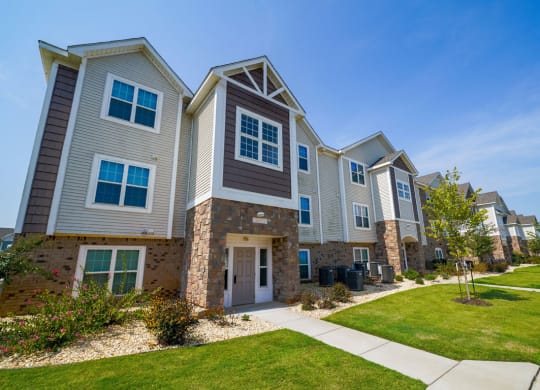 Beautiful Building Exterior View at Limestone Creek Apartment Homes, Madison, AL 35756