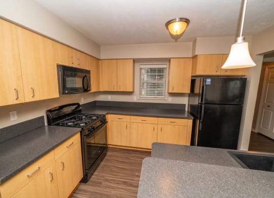 Kitchen With Ample Storage at Lynbrook Apartment Homes and Townhomes, Nebraska