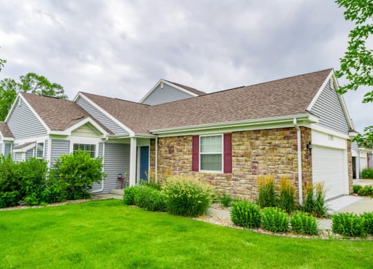 Mature Landscaping at Lynbrook Apartment Homes and Townhomes, Elkhorn, 68022