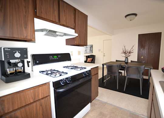 Magnolia and Dahlia Kitchen and Dining Room at Fox Pointe Apartments, Illinois