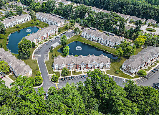 A bird's eye view of an apartment community with ponds at Orchard Lakes Apartments, Toledo, 43615