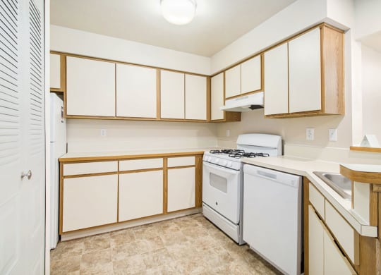 Efficient Appliances In Kitchen at Pine Knoll Apartments, Battle Creek, MI