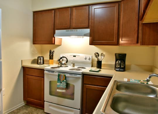 Kitchen at Prairie Lakes Apartments, Peoria