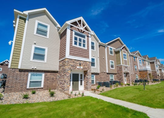 Elegant Exterior View at The Reserve at Destination Pointe, Iowa