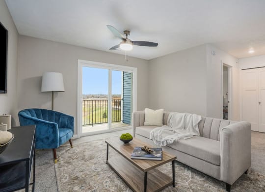 Living Room with Ceiling Fan at Meadowbrooke Apartment Homes in Kentwood, MI 49512