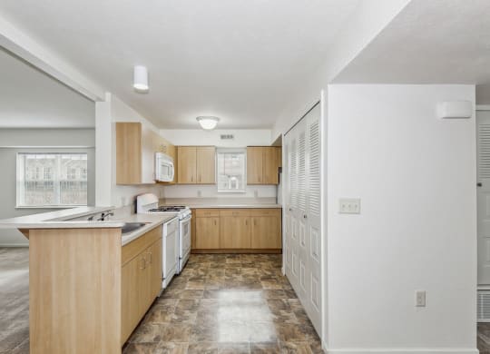 Large Kitchen at Stoney Pointe Apartment Homes in Wichita, KS